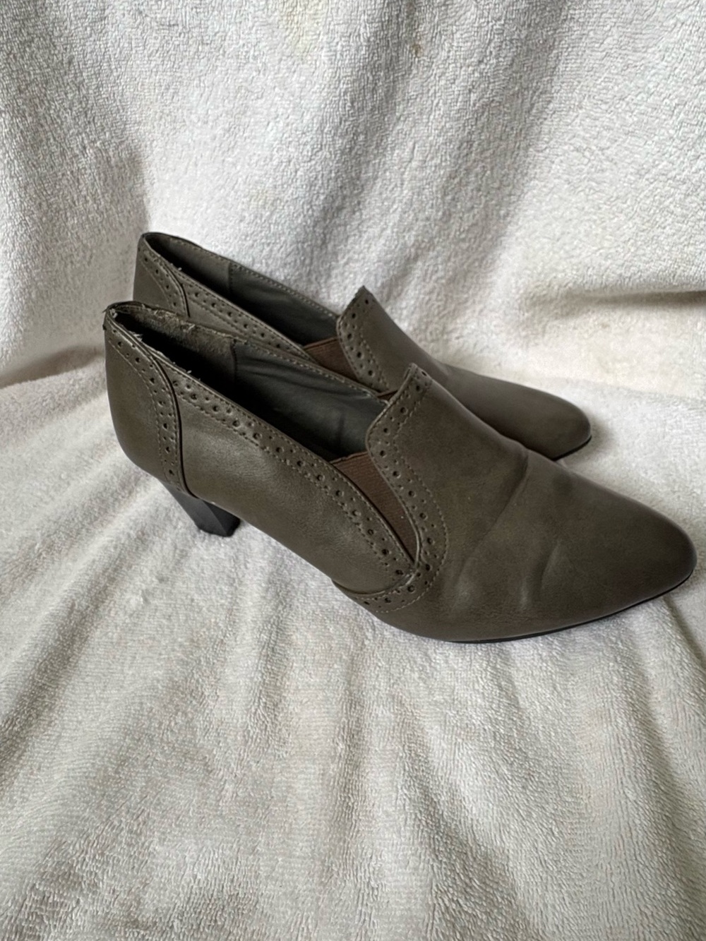 Rialto Women’s 8 1/2 M Brown Slip On Heels